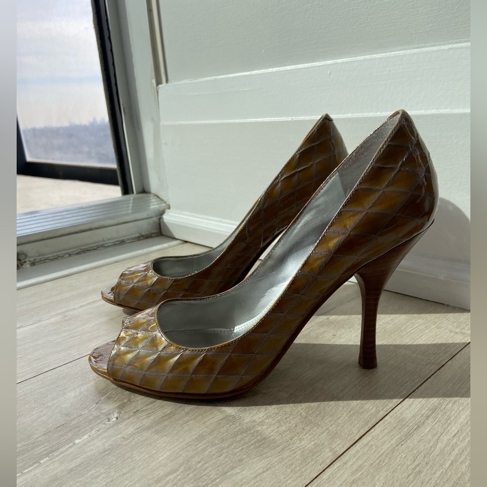 Enzo Angiolini - Size 6.5 - Grey & gold pearlized peep toe heels